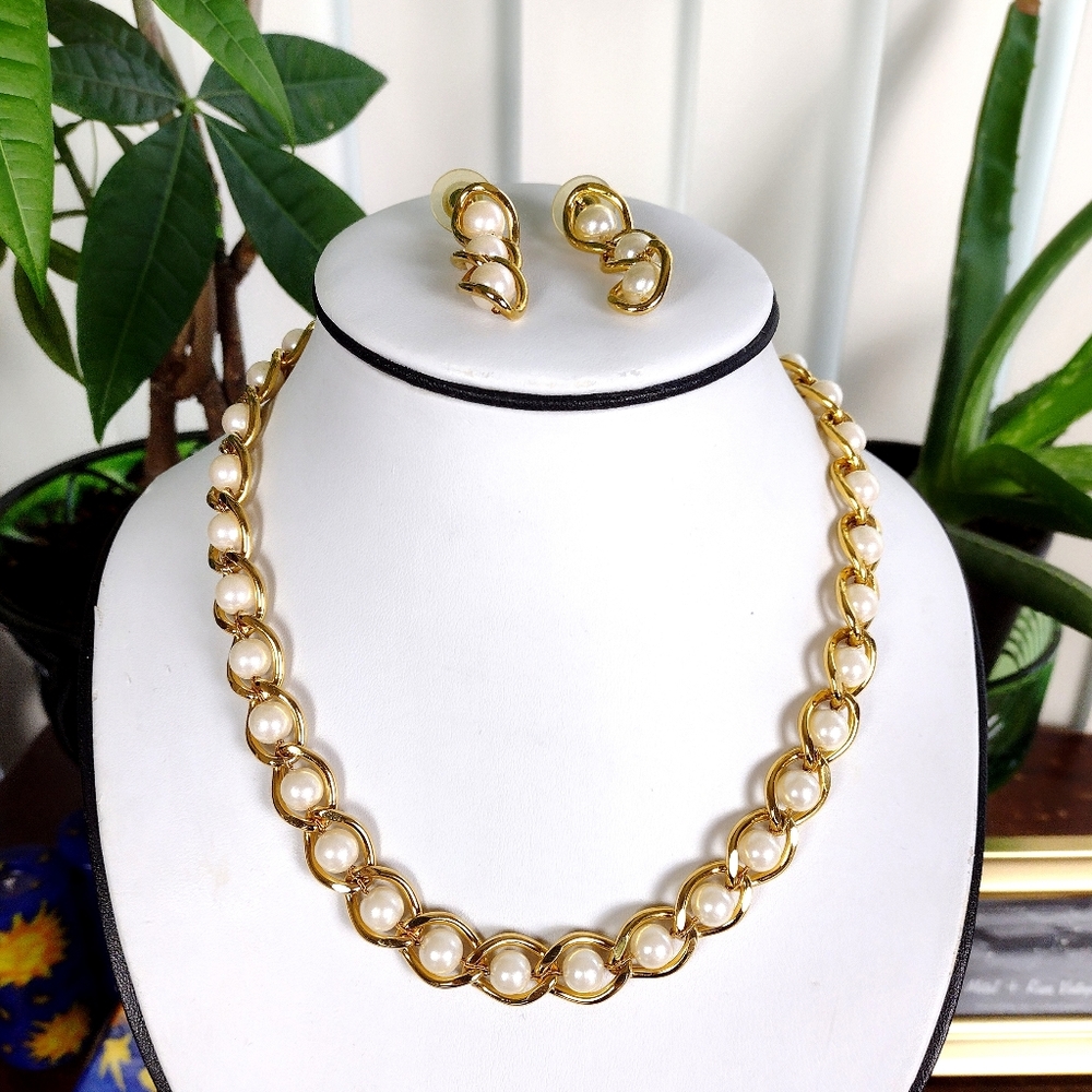 Vintage Set Curb Chain w/ Nested Faux Pearls & Matching Drop Earrings Gold Tone